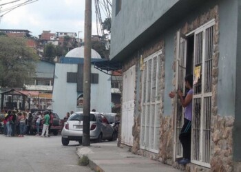 Detonaciones forman parte de los rituales de despedida de los seres queridos, creando pánico entre quienes tienen negocios adyacentes a los camposantos de la ciudad del clima ideal
