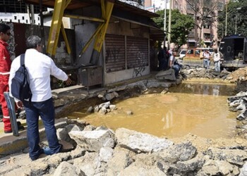 Entregan colchones y comida a vecinos afectados en El Nacional