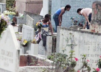 El Día de los Difuntos pasó por debajo de la mesa en cementerios de los Altos Mirandinos