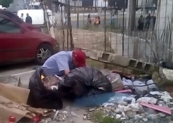 Ferias agrícolas y el mercado municipal de El Paso se han convertido en los principales lugares para hurgar entre los desperdicios que son abandonados por vendedores y camioneros