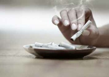 Fumar se convirtió en “un lujo” desde el pasado lunes con el precio nuevo de 150.000bs cada caja de cigarrillos.