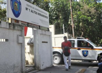 Cargaron con computadoras y destrozaron oficinas