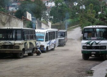 Conductores esperan que en los próximos días aprueben el incremento del pasaje
