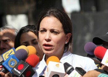 La dirigente de Vente Venezuela sostuvo que la Asamblea Nacional se debe declarar en sesión permanente