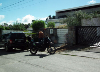 El médico fue asesinado en el interior de su casa por 11 sujetos fuertemente armados