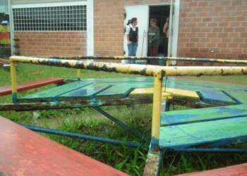 También es necesario arreglar el parque de la institución nacional