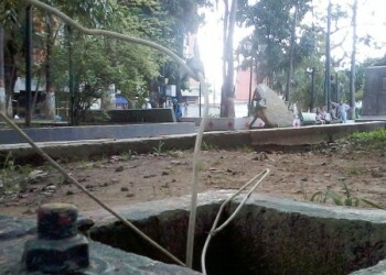 El alumbrado público ha hecho intransitable el sitio
