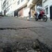 Las calles de la comunidad se encuentran sumidas en un rosario de troneras que autoridades gubernamentales no se han ocupado de reparar
