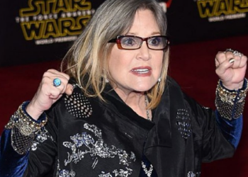 Carrie Fisher en cuidados intensivos tras sufrir un infarto en un avión