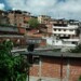 Malandros rompen los bombillos y atracan a mujeres con niños