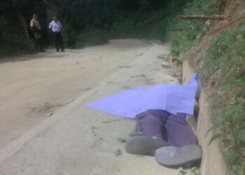 Su cuerpo fue arrojado a la calzada de la vía donde se presume es un sitio de liberación