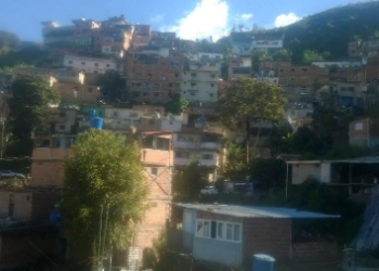 Vecinos de Zona Industrial Las Minas se 
quejan por no recibir la bolsa del CLAP