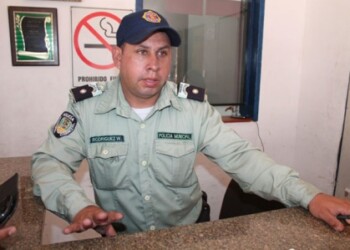 Winston Rodríguez, detalló que la joven identificada como Diana Vielma Cedeño de 19 años de edad fue interceptada por sujetos motorizados
