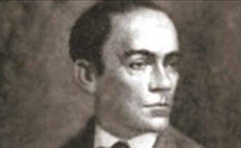 Comienza a ejercer su profesión en medio de una tormentosa situación política en el país. Se hace sólida su condición de educador, escribe en los principales periódicos (La Época, El Centinela de la Patria, El Federal)