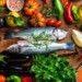 Frutas, verduras, aceite de oliva, frijoles y cereales como trigo y el arroz, así como cantidades moderadas de pescado, productos lácteos y vino, son parte de las características de la dieta.