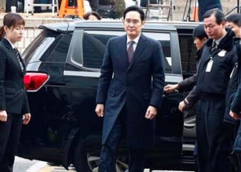 Lee, de 48 años y líder de facto del grupo Samsung, se reincorporó a su puesto de trabajo la mañana de ayer.