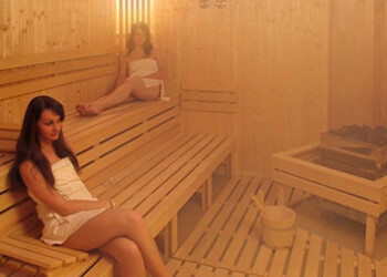 La sauna ayuda a liberar estrés. Este efecto también puede ayudar a reducir los eventos cardiovasculares.