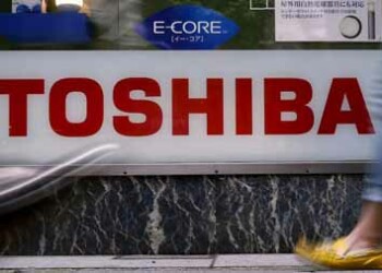 Toshiba considera su unidad de memorias como un negocio central, y estudia la posibilidad de separarla en una compañía distinta.