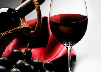El resveratrol es una sustancia típica contenida en el vino tinto