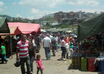 Urge mayor vigilancia policial en el mercado de la Arvelo