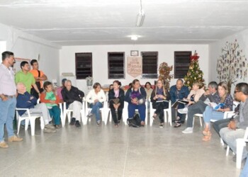 La primera dama, Clara Mirabal, mantuvo una segunda reunión con vecinos de Montaña Alta para atacar la problemática de anegación del sótano tres de los estacionamientos residenciales
