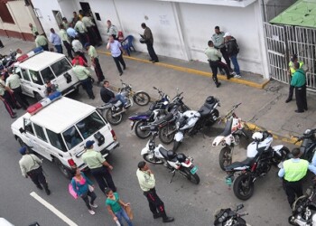 Según las leyes venezolanas, en las salas de guarda y custodia solo deben permanecer los detenidos que se encuentran a la orden de fiscalía