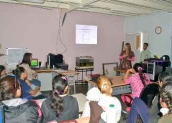 Estos talleres son impartidos por Thalía Hernández de Contreras, Coordinadora del Centro Terapéutico