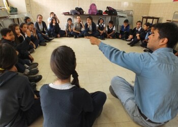 Autoridades buscan realzar valores de identidad y profundizar el sentimiento que los niños tienen por la comunidad.