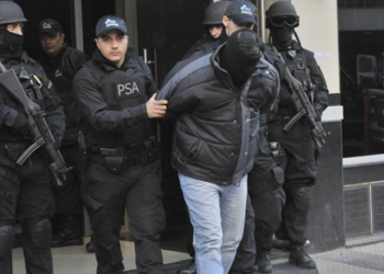 El acusado fue detenido este lunes cuando intentaba huir en un autobús de pasajeros