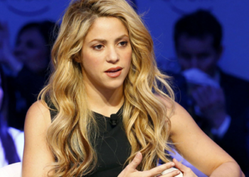 Shakira advierte y
critíca políticas de Trump