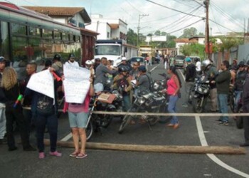 Los vecinos cerraron la calle