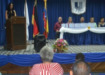 103 trabajadores recibieron botones y placas por 5 y hasta 25 años de servicio