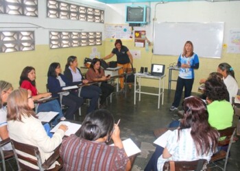 Una de las finalidades de la actividad es elevar la autoestima de los educadores para que puedan transmitir sus potencialidades tanto a los estudiantes como a sus padres