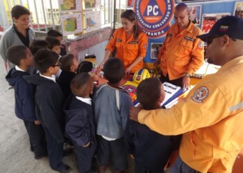 Capacitan en materia de prevención en comunidades y escuelas
