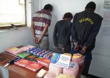 El jefe policial señaló que recuperaron más de 30 kilos kilos de mercancía de diferentes tipos de charcutería como jamón, mortadela y queso
