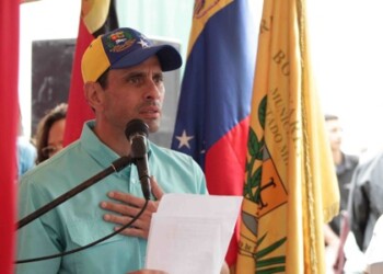 Capriles  entregó reconocimientos a mujeres luchadoras