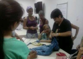 Casa del Pueblo de Chacao imparte curso de remodelación de vestimentas