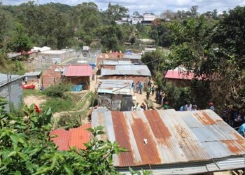 Gobierno de Miranda los surte de agua con camiones cisterna