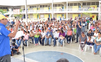 Gobernador Capriles entregó mil nuevas becas estudiantiles en el Tuy