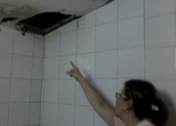Existe una fuerte filtración en uno de los baños
