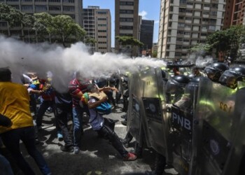 Represión de la PNB contra manifestantes el 4 de abril de 2017