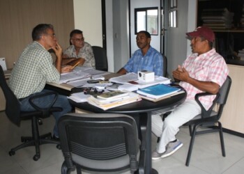 Fernández mantuvo una reunió con transportistas del sector Figueroa