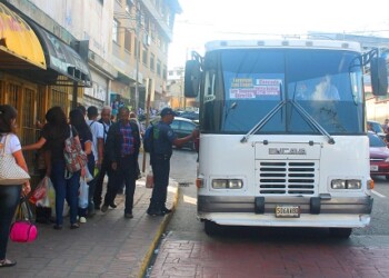 La ruta cuenta únicamente con una sola unidad de transporte que no logra cubrir la demanda de pasajeros que se trasladan hasta las zonas aledañas del sector