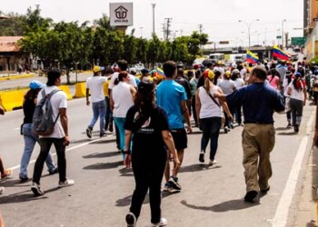 La oposición cumple dos semanas de activas protestas en todo los Altos Mirandinos.