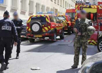 Ese atentado desbaratado y el que se produjo dos días más tarde en los Campos Elíseos de París, en el que un policía murió y dos resultaron heridos, han llevado a las autoridades a incrementar la seguridad en las jornadas electorales