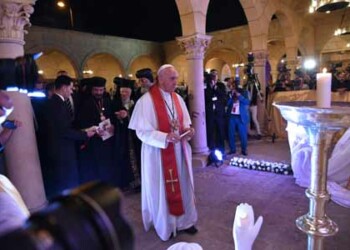 El papa Francisco defendió la paz y la concordia entre musulmanes y cristianos el viernes en El Cairo.