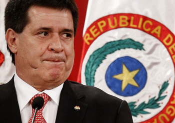 El presidente paraguayo Horacio Cartes renunció el lunes a una eventual candidatura para un segundo mandato en medio de la crisis política