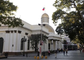 Los alrededores de la AN están tomados por grupos violentos chavistas
