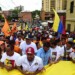 Varios diputados de la Asamblea Nacional, acompañados de cientos de ciudadanos, marchan ayer desde nueve puntos ubicados en los Altos Mirandinos hasta la cárcel militar de Ramo Verde, donde se encuentra recluido el opositor Leopoldo López.