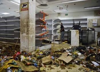 Habitantes de El Valle describieron los disturbios como una batalla campal que duró hasta la madrugada, con tiroteos, saqueos y enfrentamientos entre manifestantes y las fuerzas de seguridad.